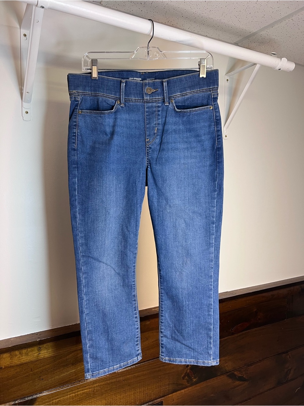 Levi Strauss Signature Pull On Shaping Capri Jean- 8